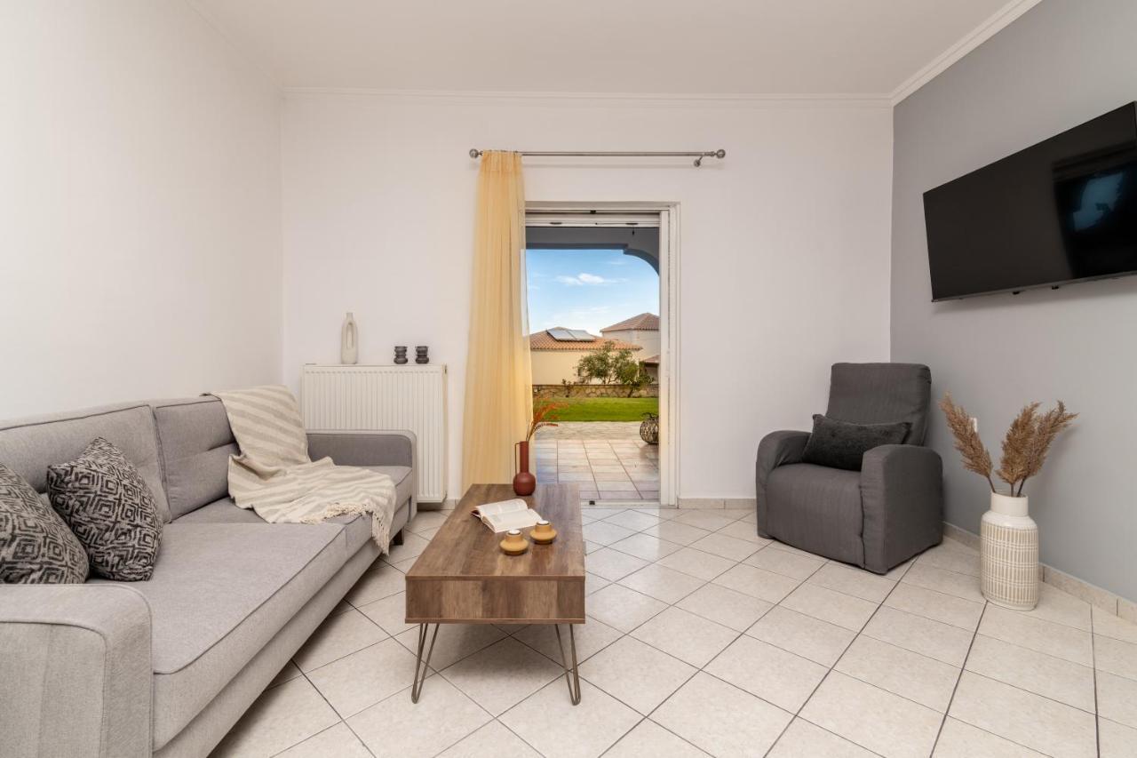 Swan Apartments Plános Екстериор снимка