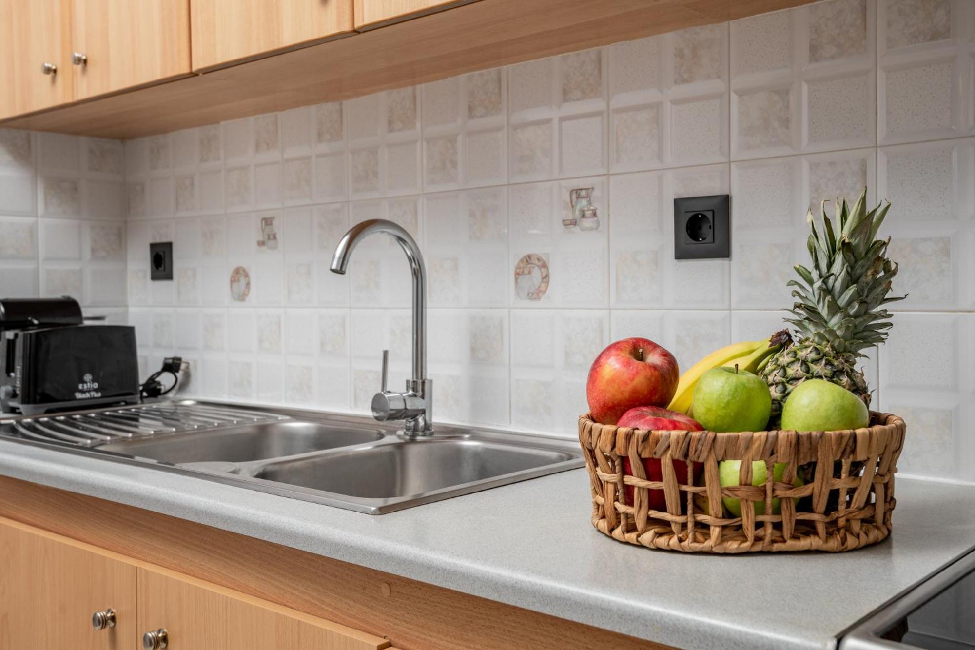 Swan Apartments Plános Екстериор снимка