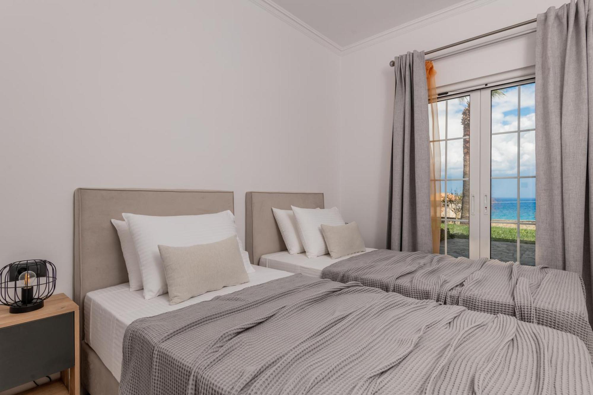 Swan Apartments Plános Екстериор снимка